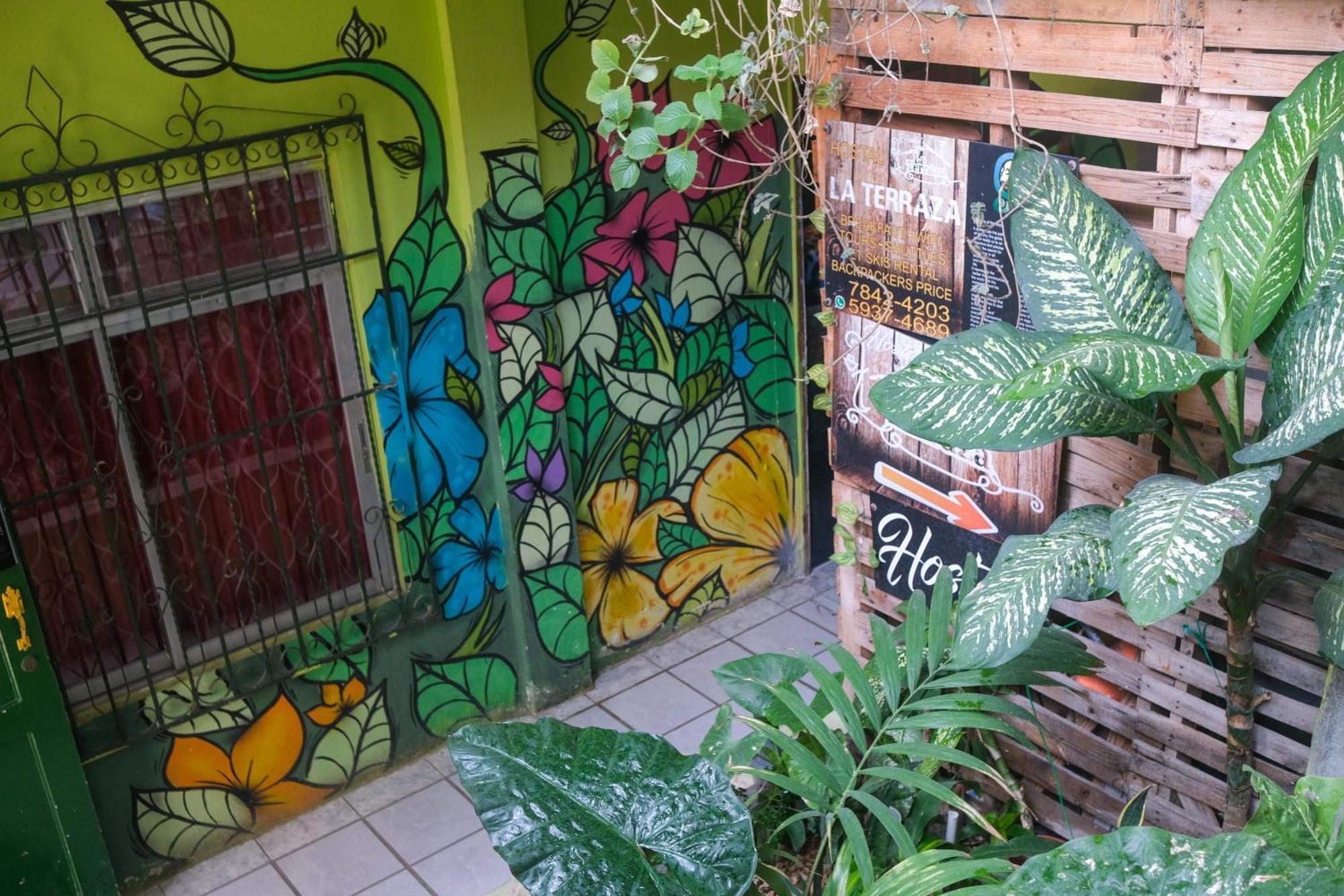 La Terraza Hostel Flores Exterior photo